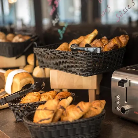 - The Niu, Cobbles By Ihg إسن
